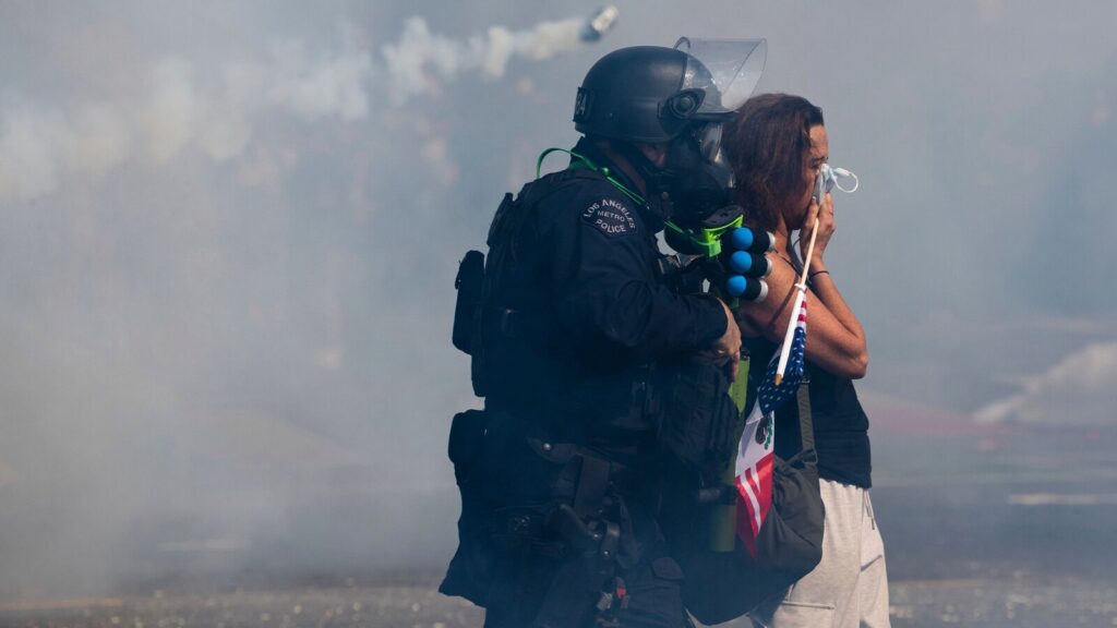 California lawmakers introduce legislation to ban law enforcement from wearing face coverings