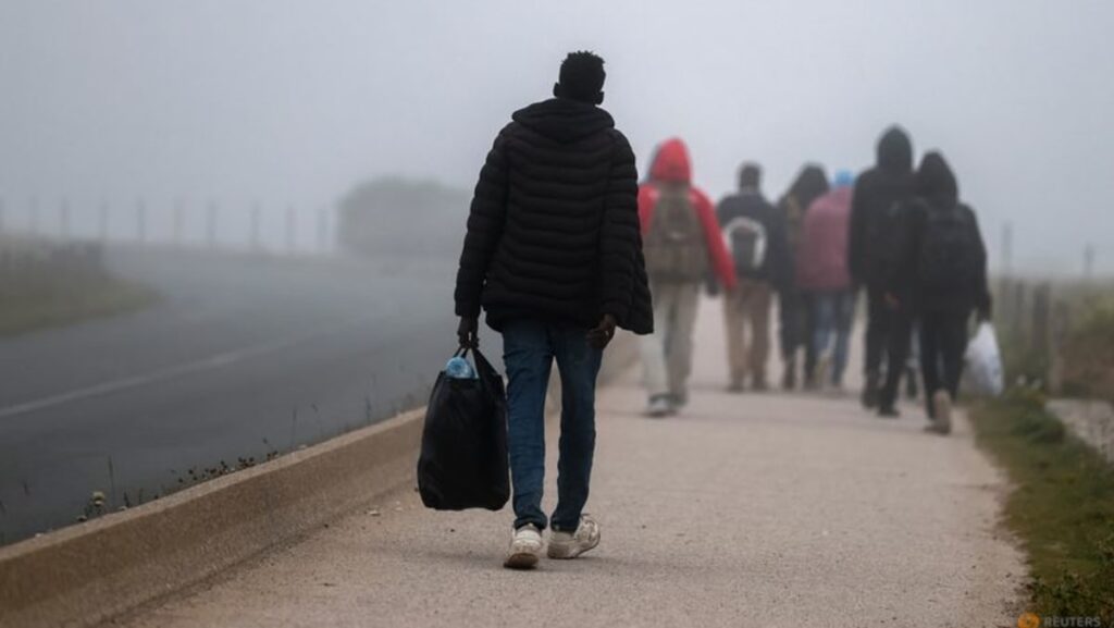 UK threatens jail for people smugglers who advertise on social media