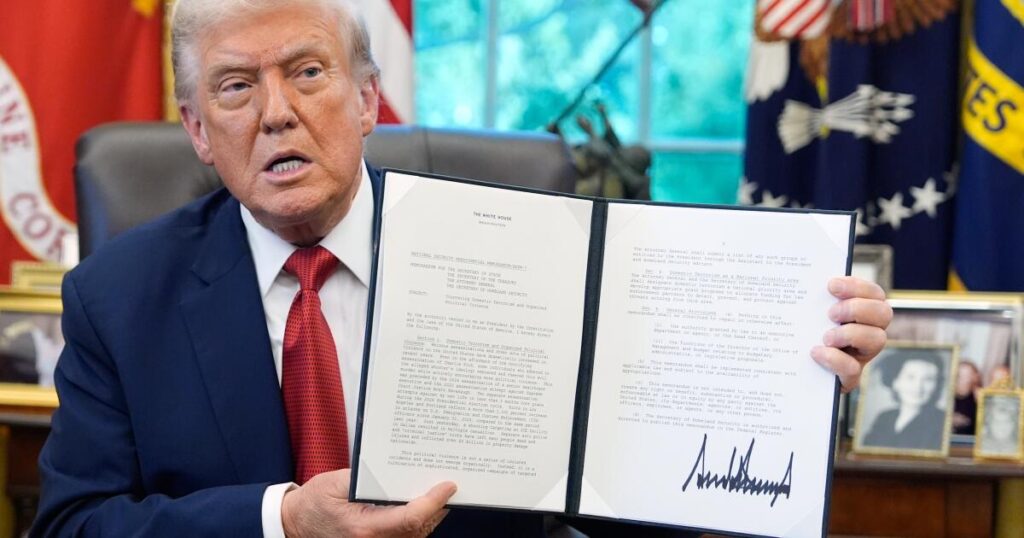 Column: Donald Trump isn’t a dictator, but his goal may actually be worse