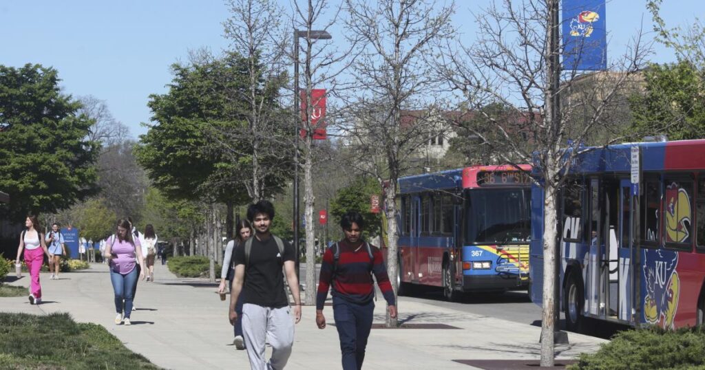 Contributor: Charging $100,000 for H-1B visas will cost the U.S. uncountable wealth