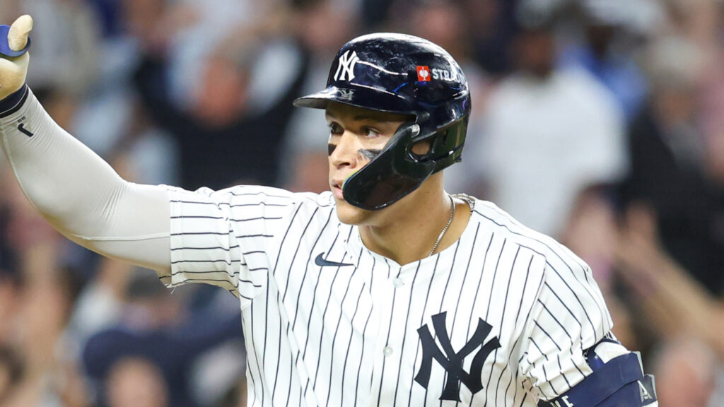 Yankees make history in Game 3 comeback against Blue Jays
