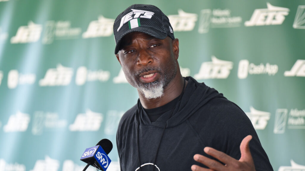 Jets’ Glenn addresses ongoing handling of Fields, Taylor situation