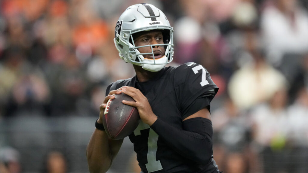 Raiders release statement following Geno Smith’s obscene gesture