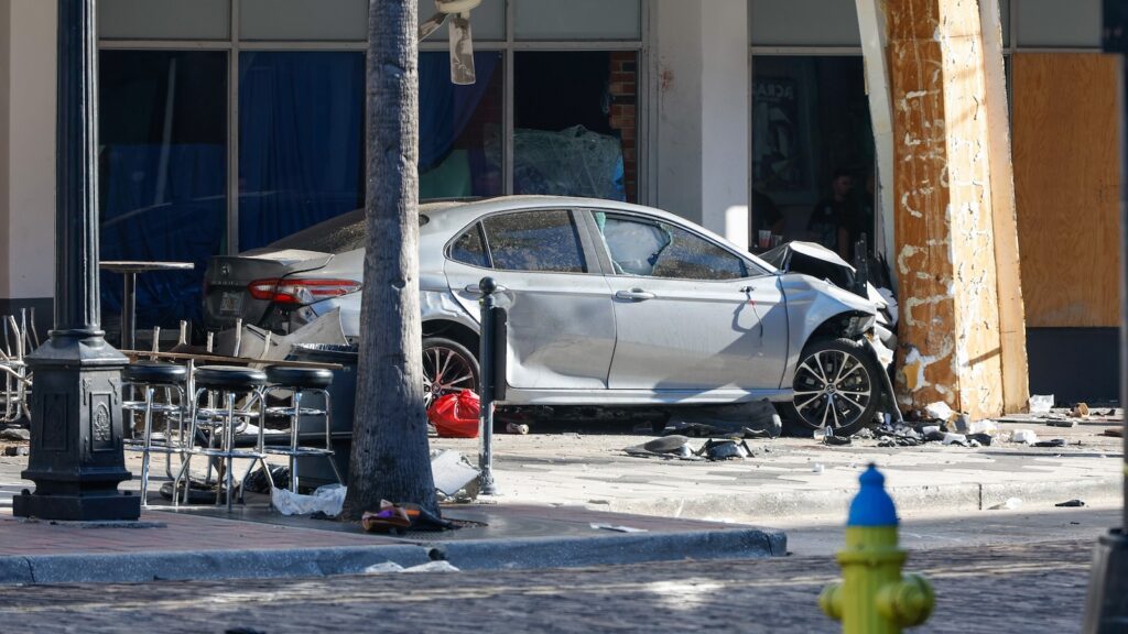 4 dead, 11 injured after speeding car in Tampa crashes into business, pedestrians