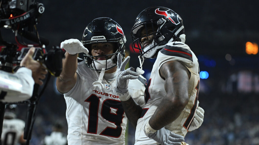 Texans make AFC South race interesting with upset win over Colts