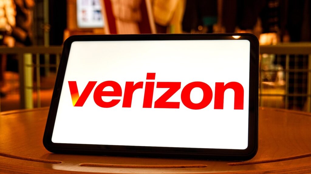 Verizon outage affecting at least 175,000 customers