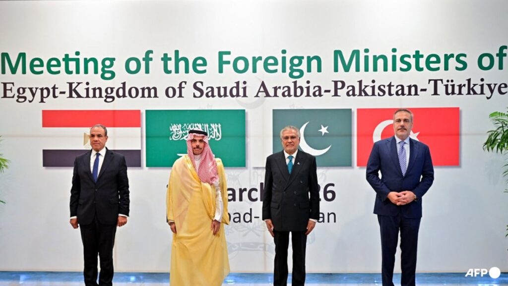 Pakistan hosts Saudi, Türkiye, Egypt for talks on Mideast war