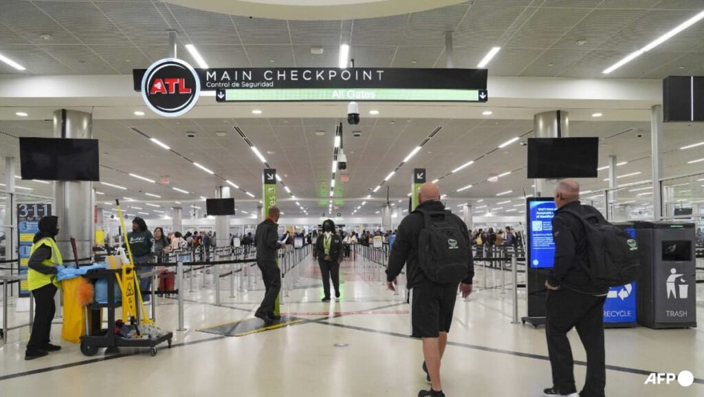 US Senate moves to end airport chaos