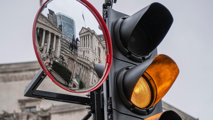 Bank of England divided on how to tackle energy-induced inflation