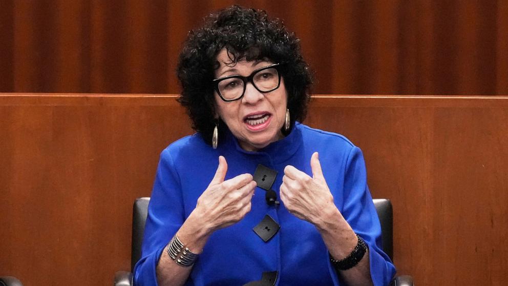 Justice Sotomayor apologizes to Justice Kavanaugh for public criticism of immigration opinion