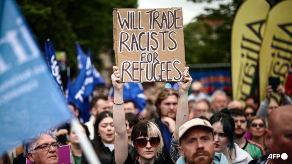 Thousands turn out for anti-racism rally after Belfast unrest