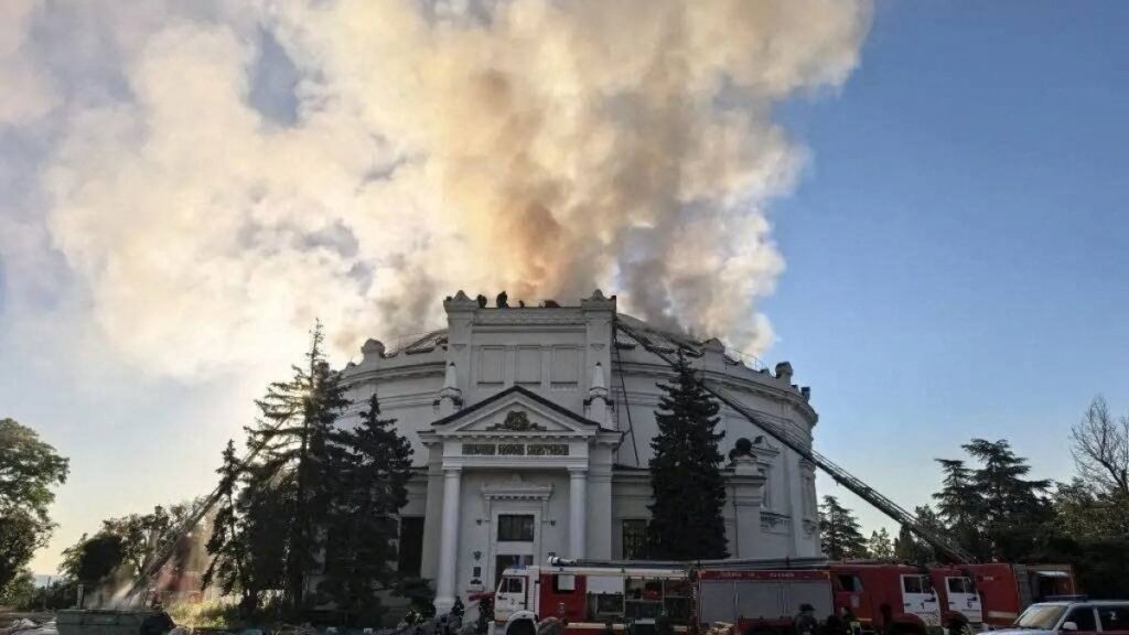 ‘Island surrounded by war’: Crimeans panic amid Ukrainian attacks | Russia-Ukraine war News
