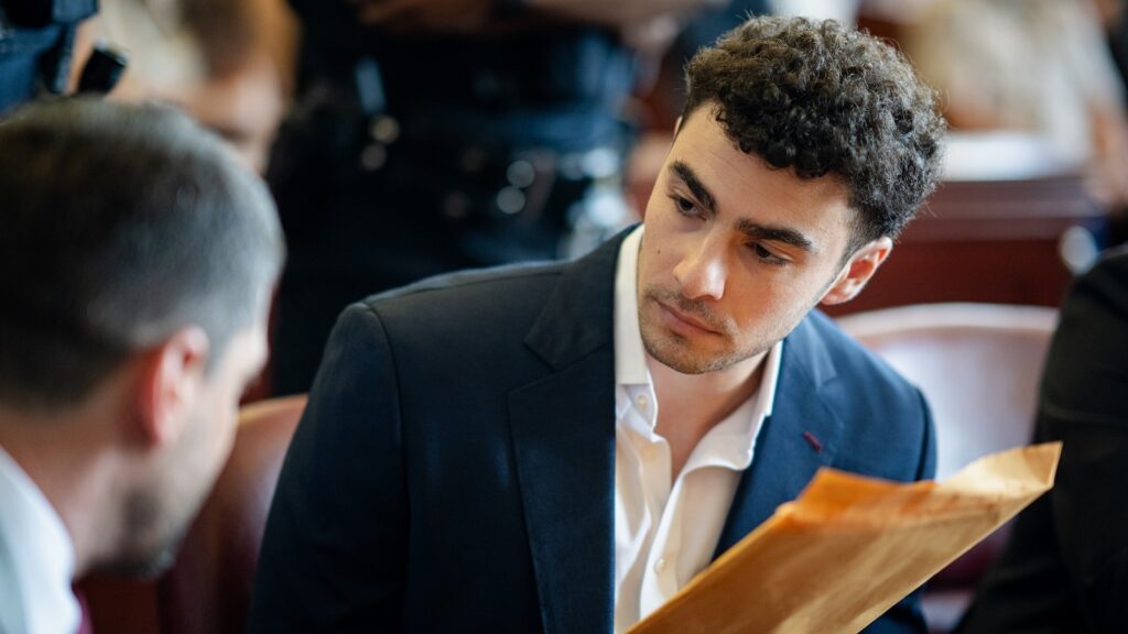 Luigi Mangione’s legal team withdraws intention to invoke psychiatric defense