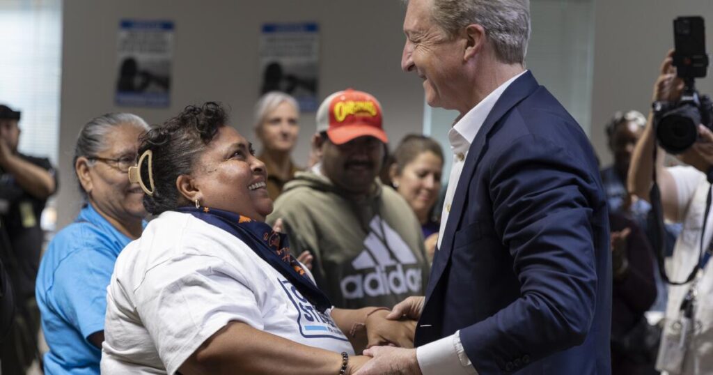 Contributor: Tom Steyer’s stumble shows the perils facing self-funded candidates