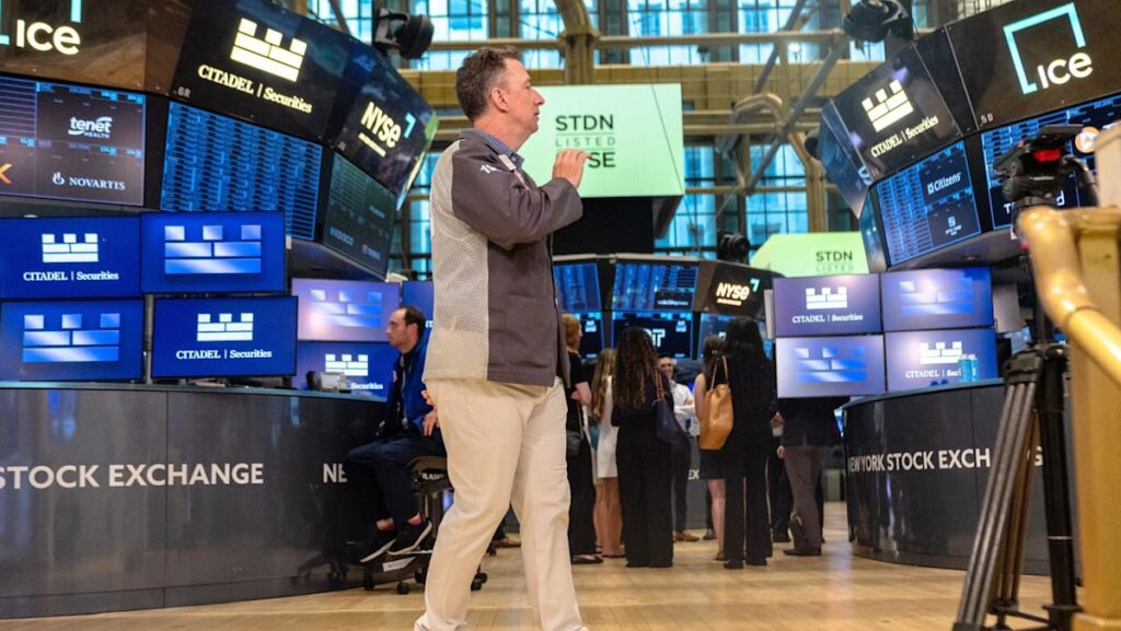 Wall Street ends lower for the day and week as chip selloff broadens