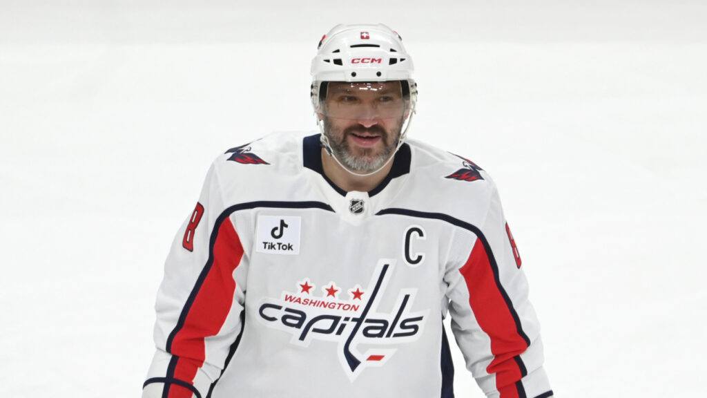 Alexander Ovechkin agrees to return to Capitals for 22nd NHL season