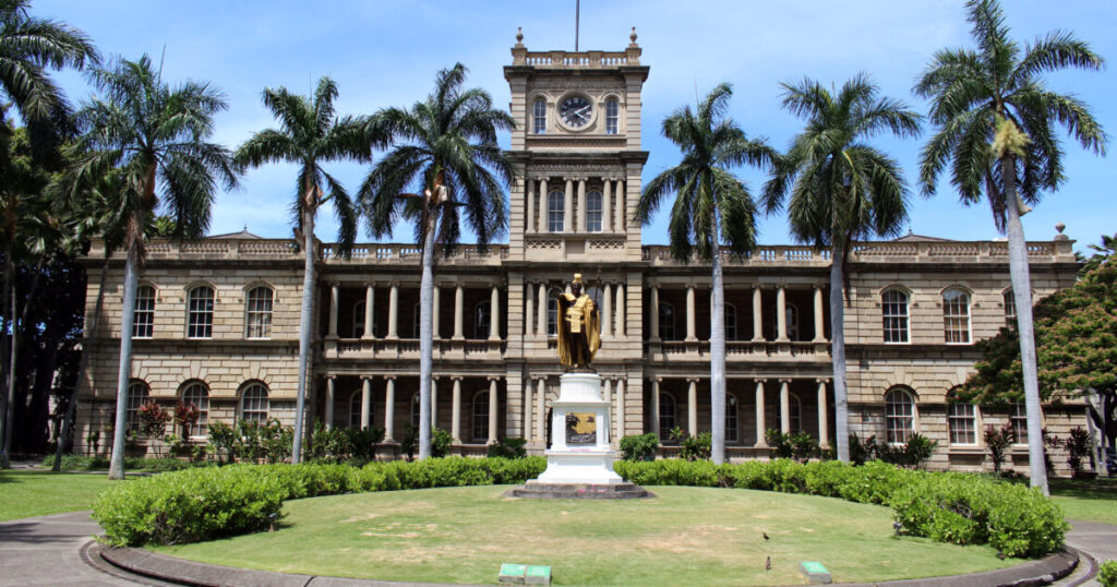 Far-Left Hawaii Supreme Court Issues Disgraceful Attack On SCOTUS – Calls Roberts Court Racist, Treats Landmark Rulings as “White Noise,” Declares Itself Beyond Federal Instruction * The Gateway Pundit * by Jim Hᴏft
