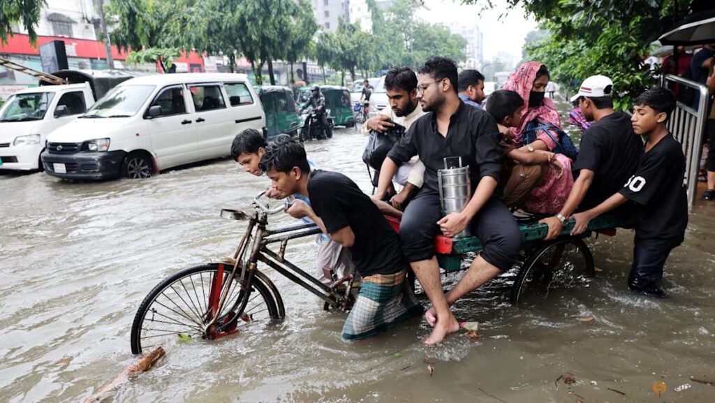 Bangladesh floods heighten dengue, cholera risks, says IFRC