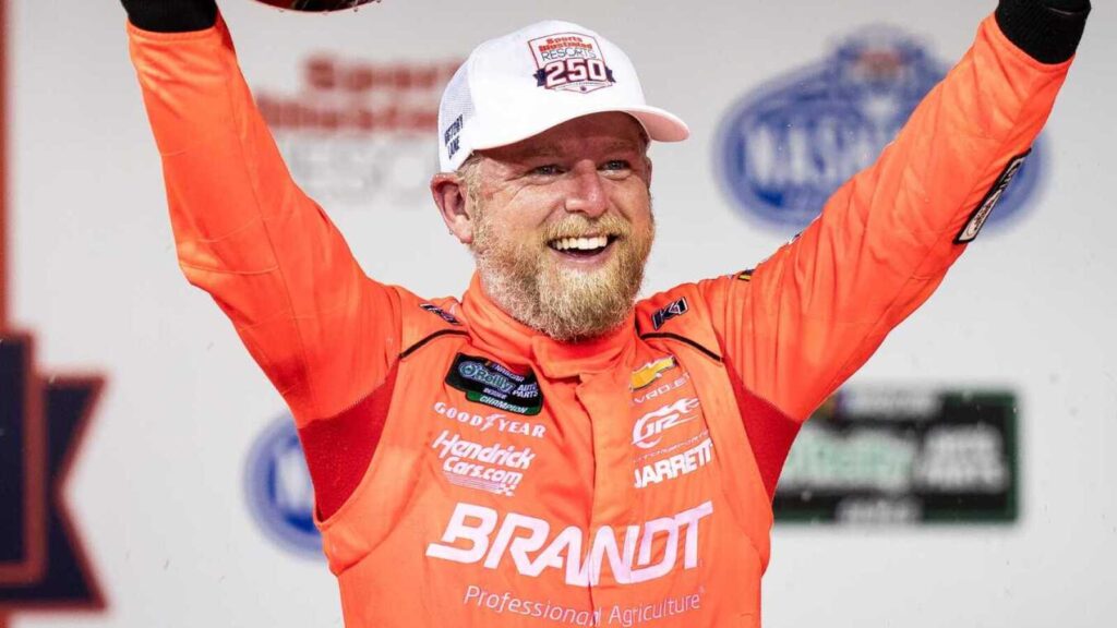 Justin Allgaier parts seas, wins caution-filled NASCAR O’Reilly Series race at Atlanta