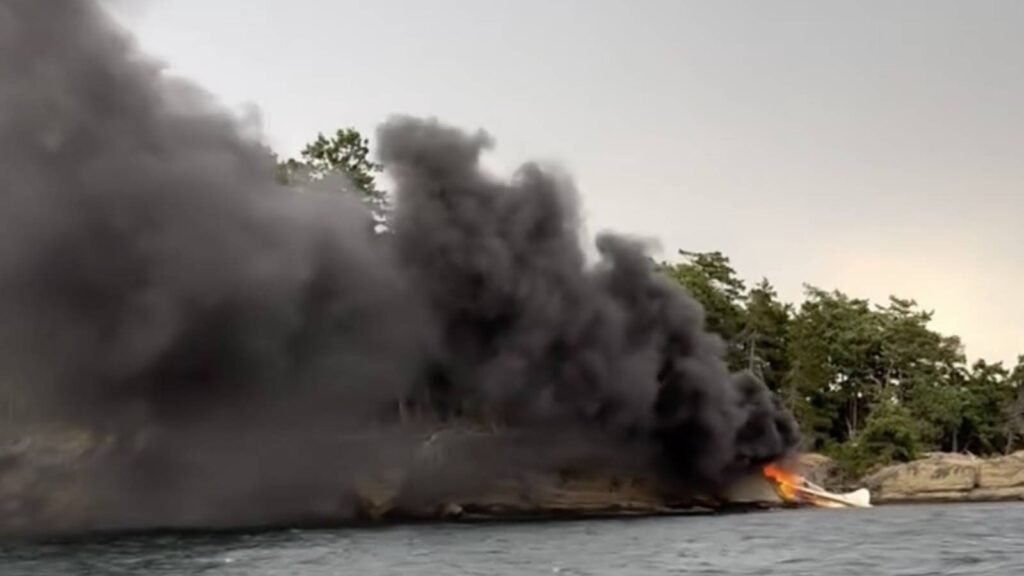 Multiple injured, 1 critically, after seaplane with 11 aboard crashes off coast of Washington state