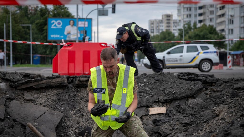 Russian attacks kill 6, wound 29, as Ukrainian forces target oil tankers