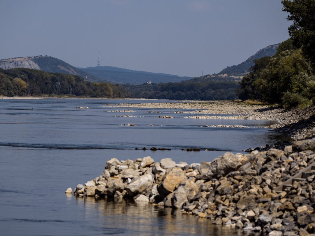 Central Europe sees record temperatures as heatwave continues | Climate Crisis News