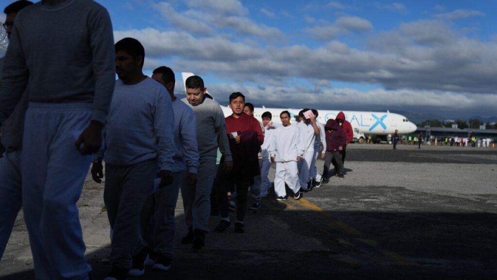 US deports nearly 2,300 Mexicans to Guatemala over Mexico’s objections | Migration News