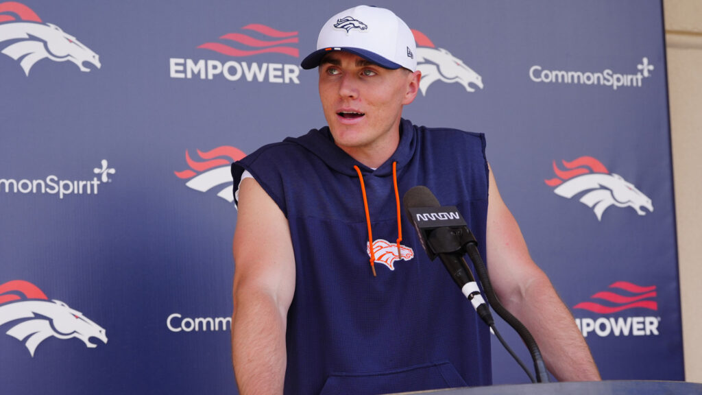 Bo Nix should quit the tough-guy act after practice scuffle