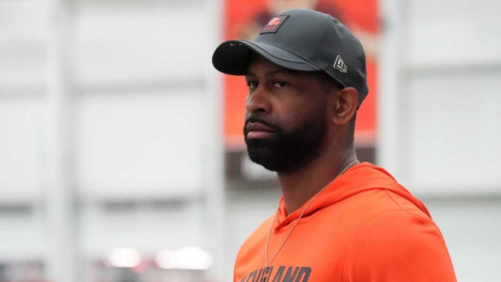 Browns GM refuses to tip QB plans, praising Sanders, Watson