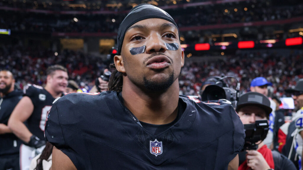 Robinson extension continues curious Falcons offseason strategy