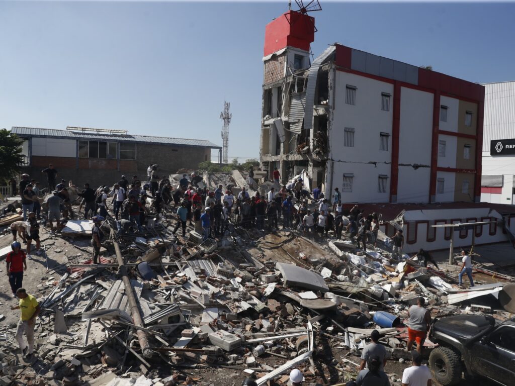 Photos: 7.4-magnitude earthquake rocks western Colombia | Earthquakes News