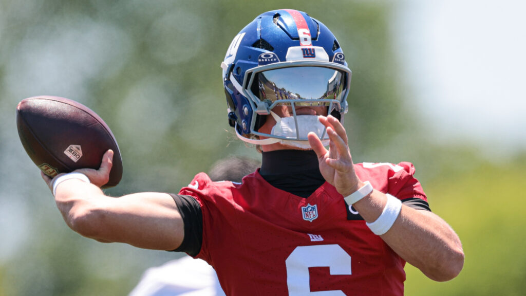 Giants face Jaxson Dart decision after brutal hit vs. Vikings