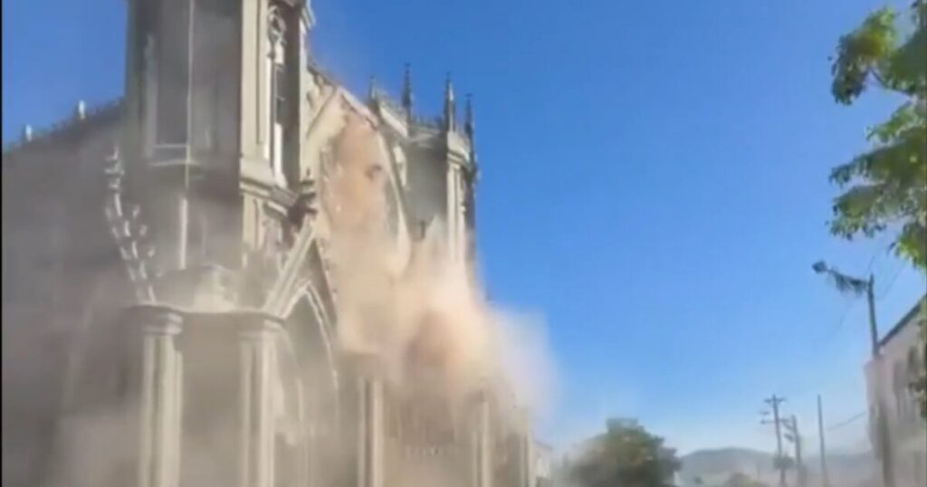 Buildings Collapse After Magnitude 7.4 Earthquake Strikes Colombia – At Least 70 People Dead (VIDEOS) * The Gateway Pundit * by Cristina Laila