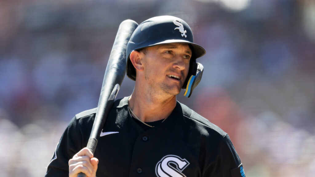 Padres add outfield depth with signing of Austin Hays
