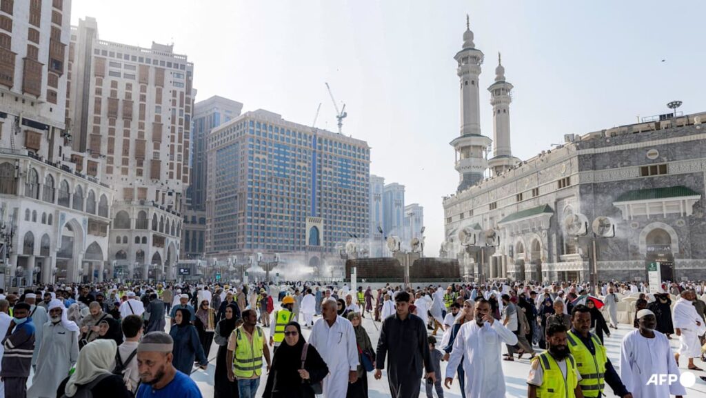 Saudi civil defence issues brief danger warning for Mecca city
