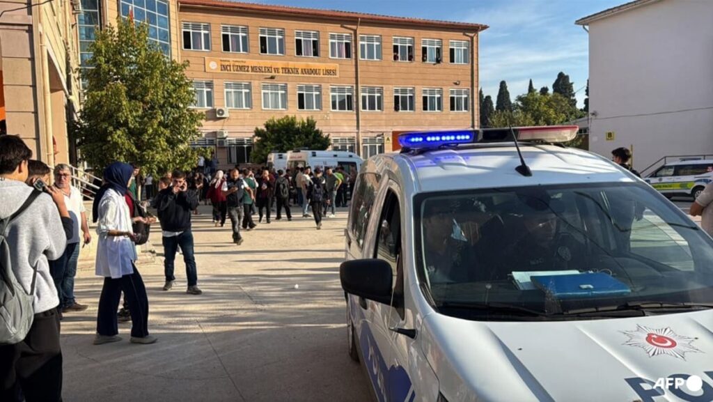 11 hurt as teen opens fire outside Türkiye school