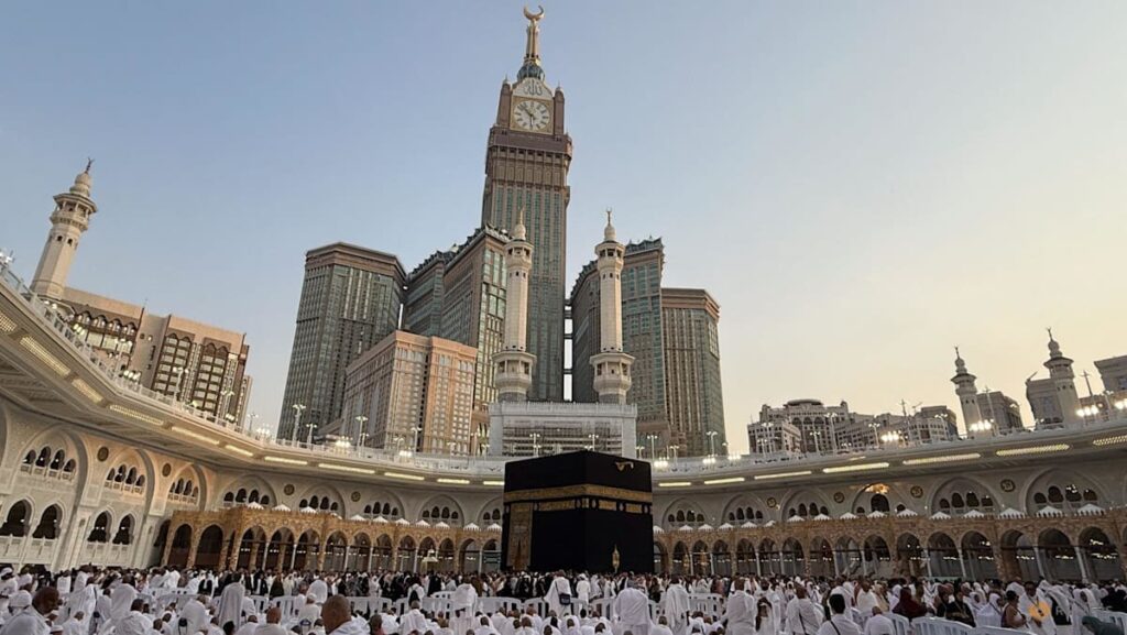 Saudi says Houthis target Mecca, warn of ‘red line’