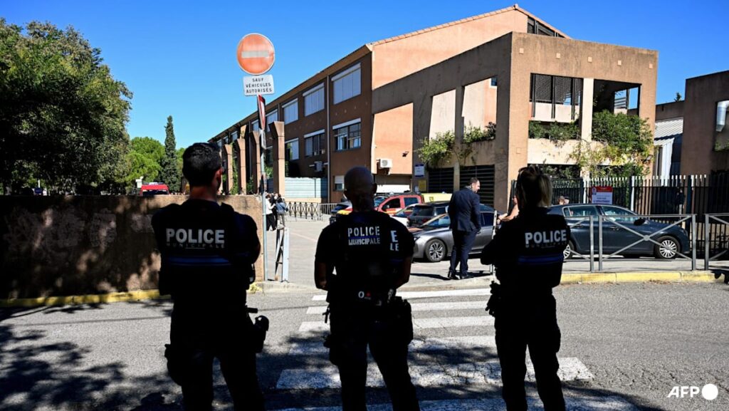 Teenager shoots headmaster, teacher at French school