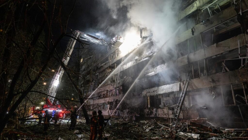 Heavy Russian strikes on Ukraine kill 6, cut power in Kyiv