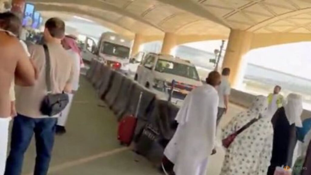 Riyadh airport extends suspension after weekend attacks