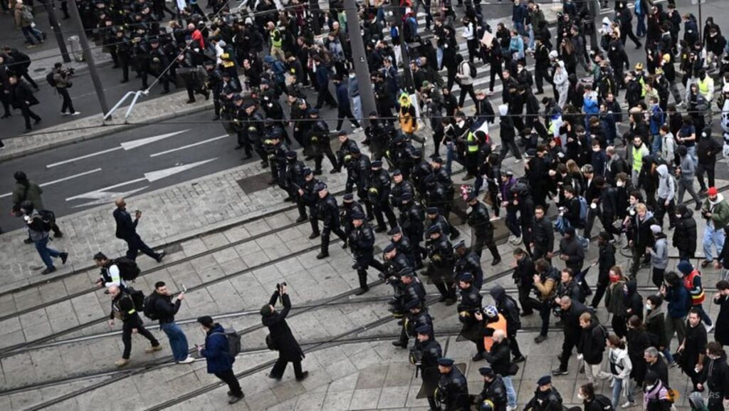 Clashes break out in Paris, other cities amid fresh protests