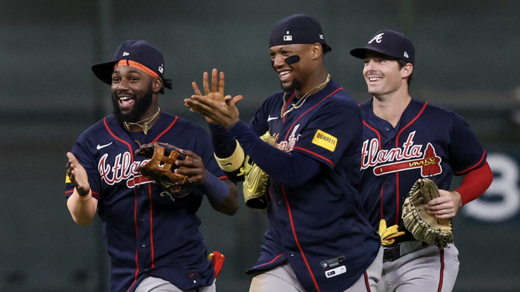Braves knock off Phillies for first time in postseason history